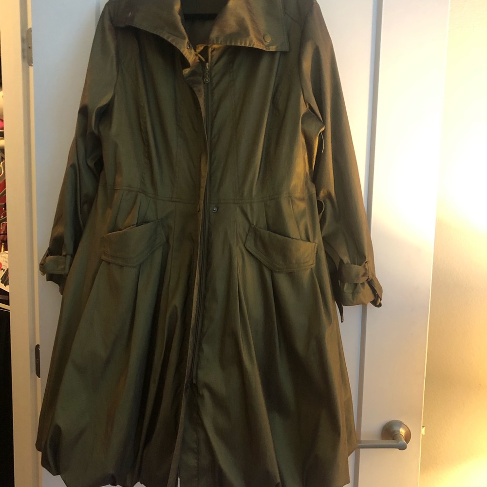 Pleated trench coat